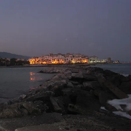 Playas Del Duque Apartment